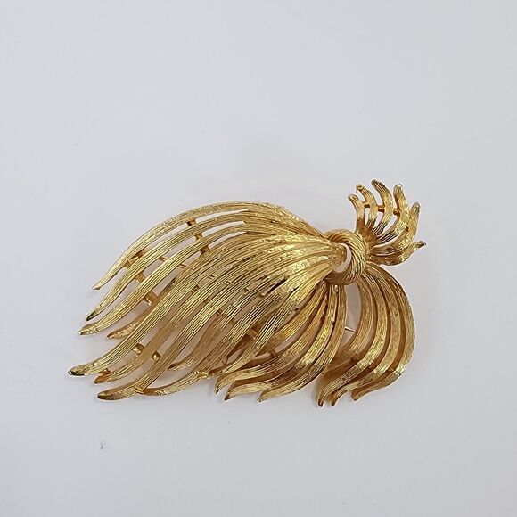 VTG Brushed Gold Tone Ribbon Style Brooch Pin 1.75" X 2.25" Rollover Clasp Rare - Picture 1 of 12